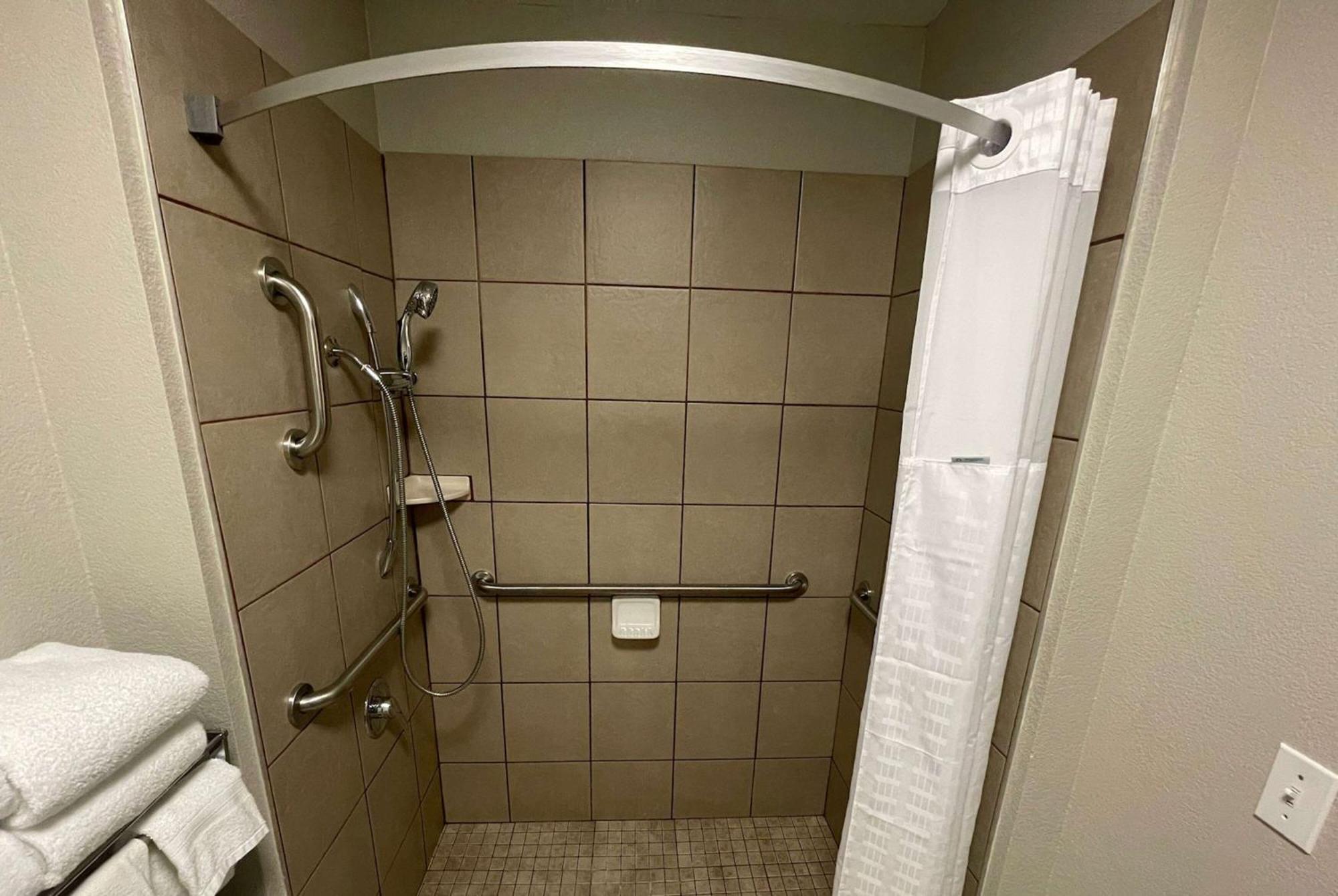 Days By Wyndham Imlay Hotel 2*