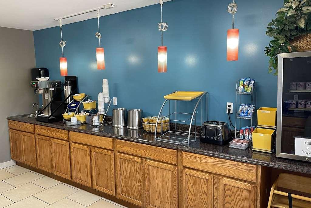 Days By Wyndham Imlay Hotel
